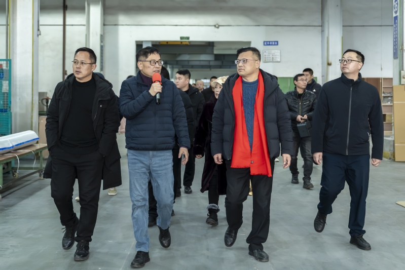 骏马瞰新局 同心赴云程 校友企...