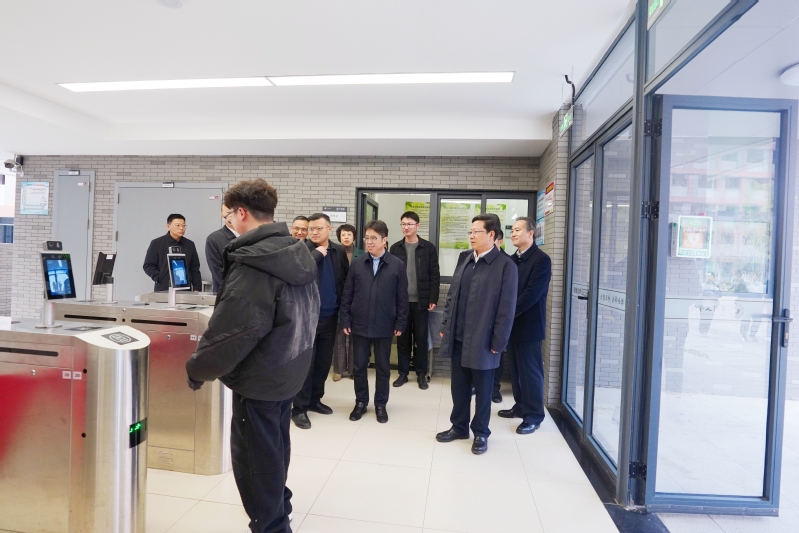 常州市领导陈志良、潘冬铃来校调...