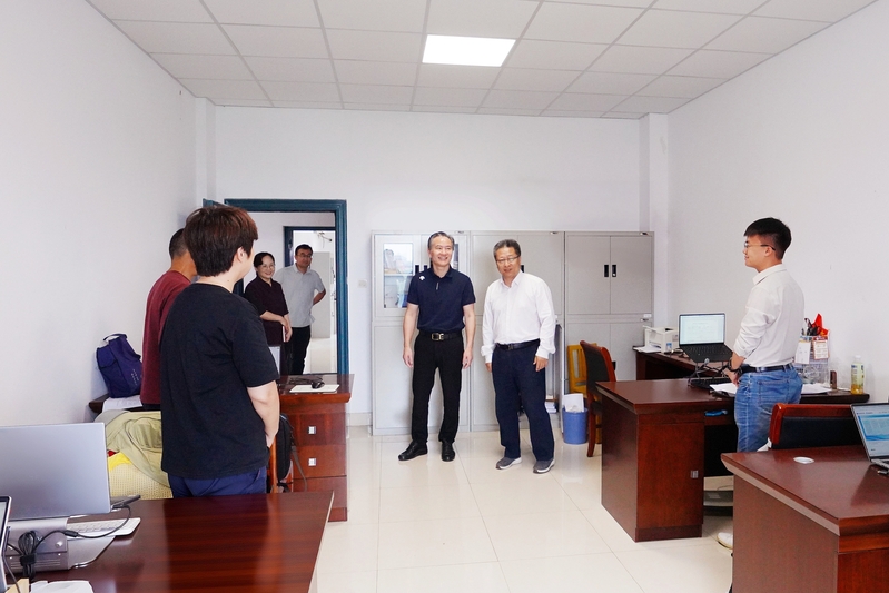 校领导深入一线调研指导新学期开...